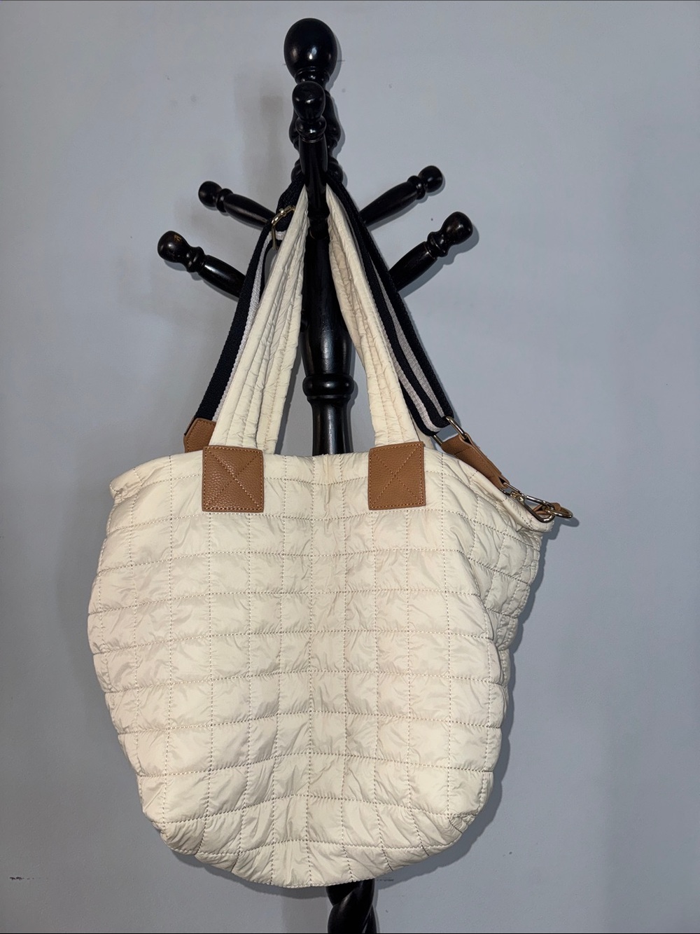 Cream Quilted Tote Bag with Appendable Contrast Straps 42.T
